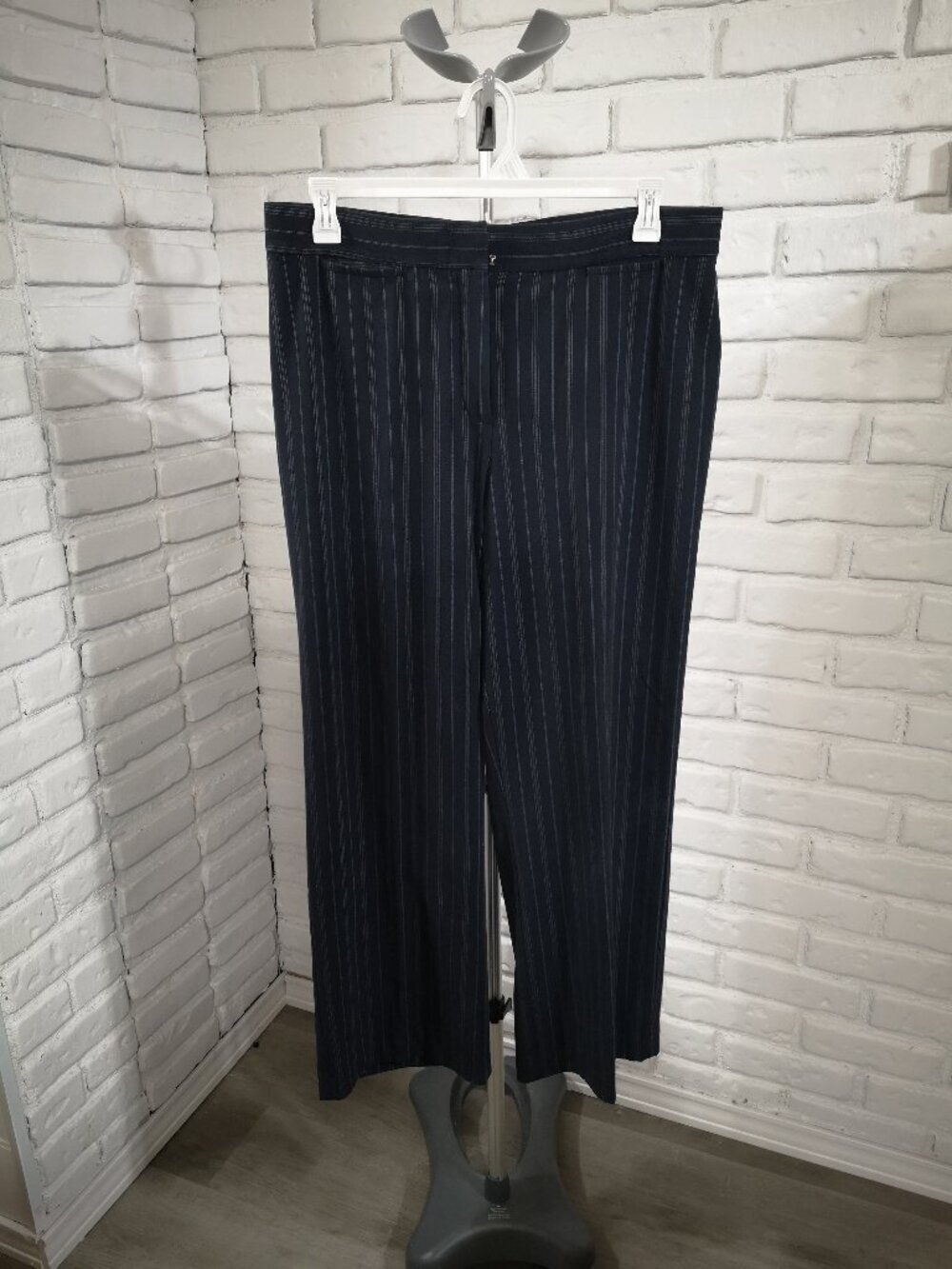 Denver Hayes Women's Size 16 Navy w/ Pinstripes Tummy Control Dress Pants